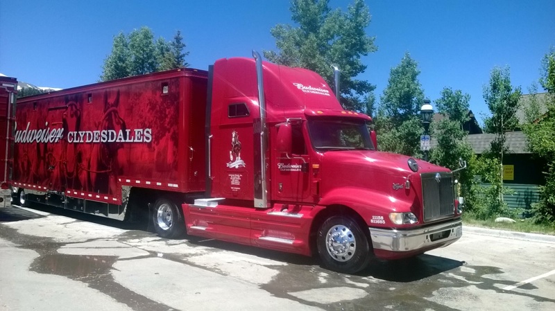 Special Truck Washing For Budweiser's Clydesdales - Video 04