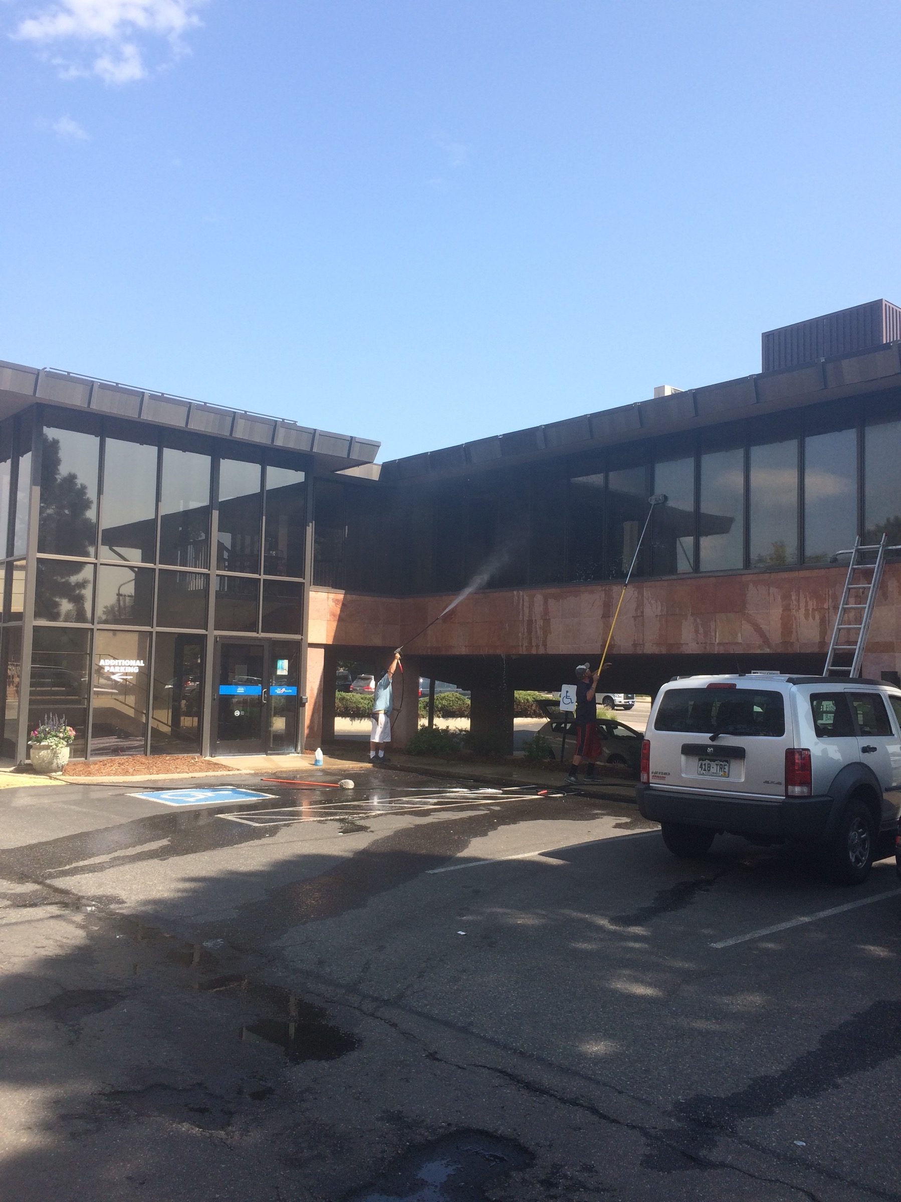 Boulder Bank Building Pressure Washing 07